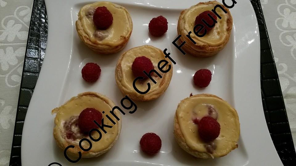 Mascarpone-Vanille-Himbeer Törtchen im Blätterteig - Cooking Chef Freunde